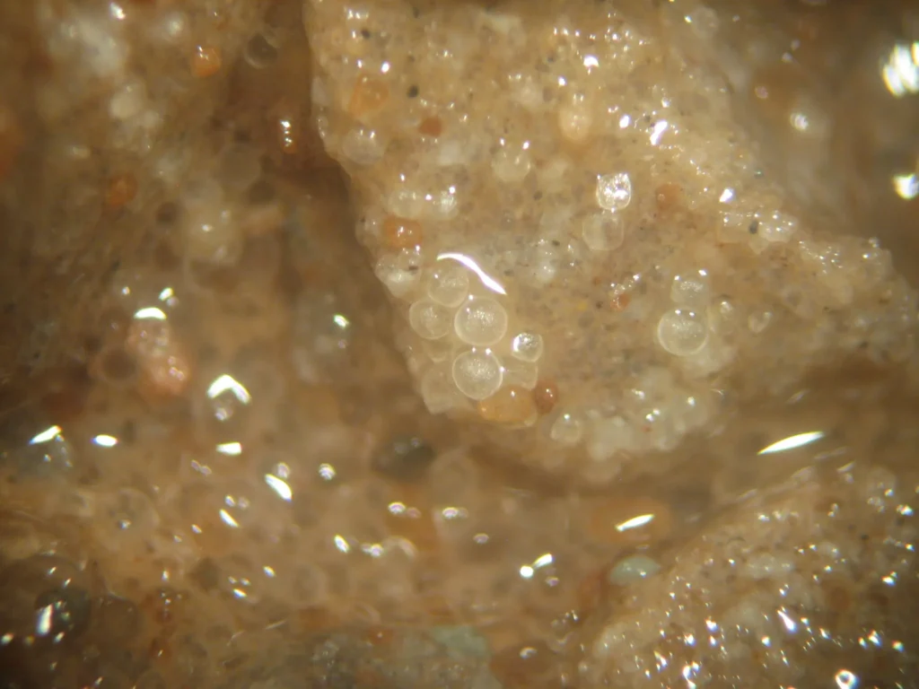 Silica gel beads used for gas drying in mud logging analysis - Elyteq equipment